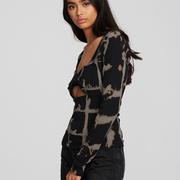 CHASER RECYCLED VINTAGE RIB LONG SLEEVE TOP WITH TWIST DETAIL - Picture 5 of 12